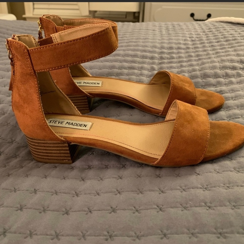 Steve Madden Brown sandals size 5